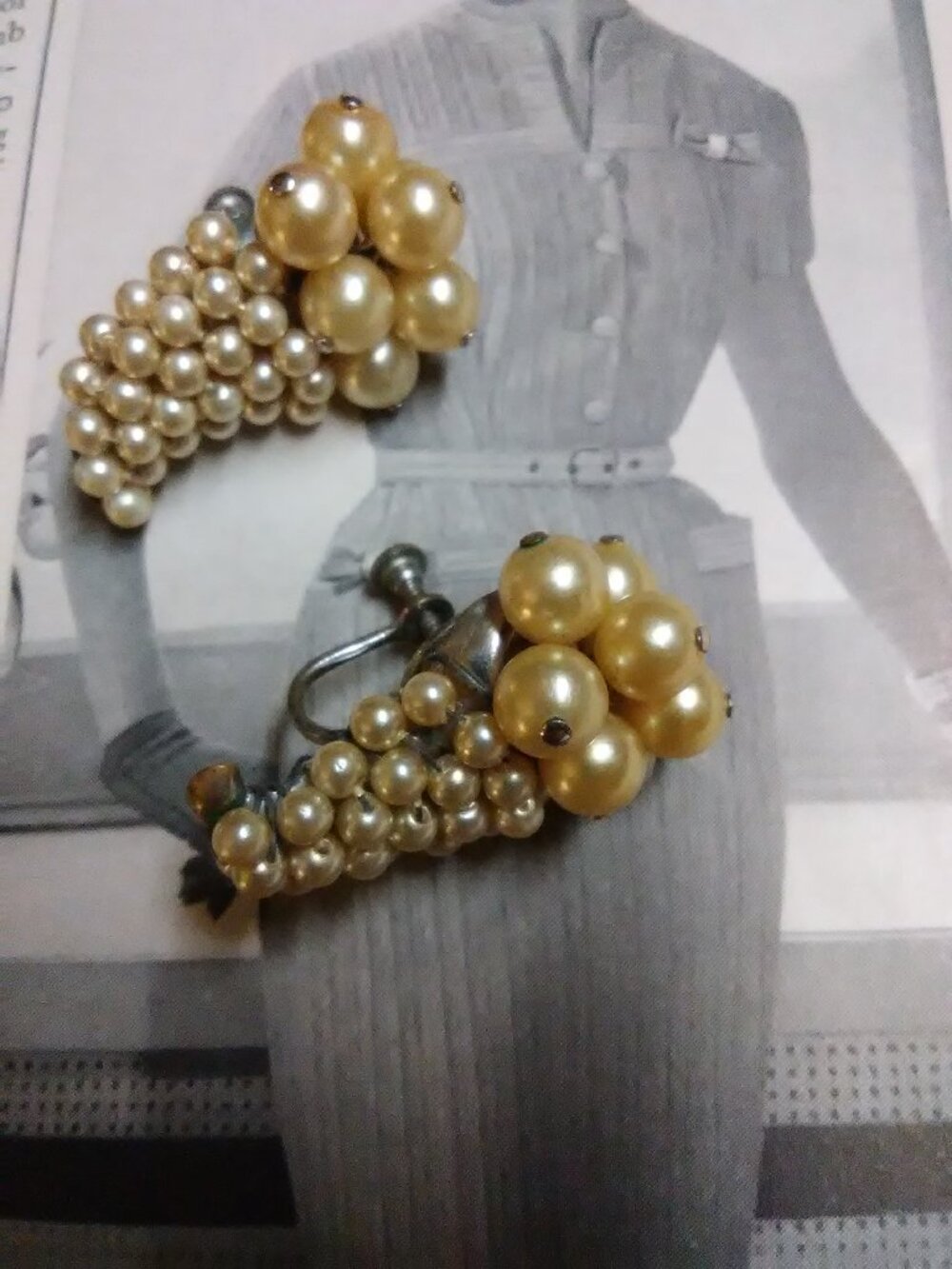 Vintage screw back faux pearl earrings - unsigned - Cornucopia shaped - REDUCED